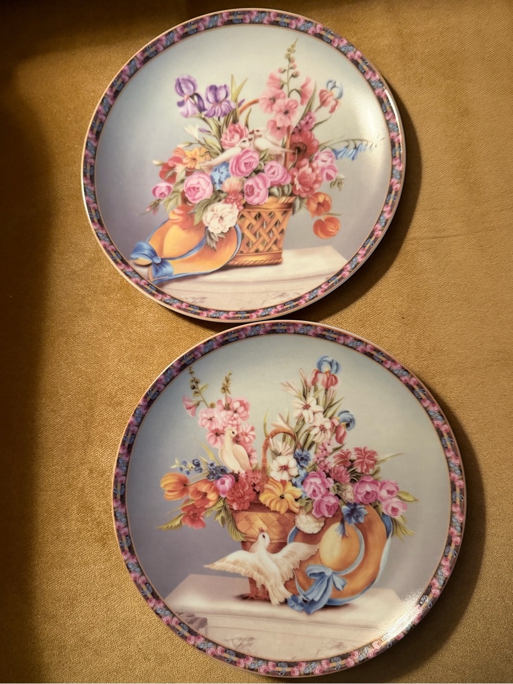 2 Plates, Coleccion Paula, flowers and doves